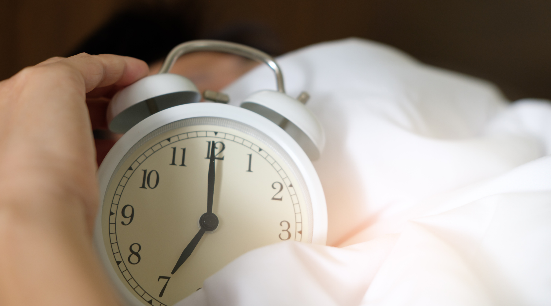 Kvalitní spánek je pro pleť nezbytný. A zatočí i s jarní únavou