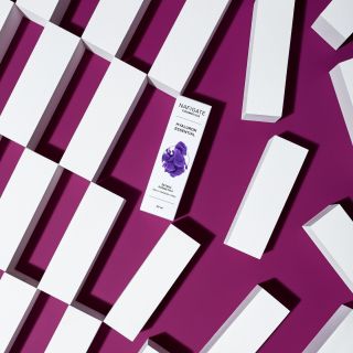 Chcete používat kosmetiku která vám bude vyhovovat po všech směrech, jenže složení na obale je v latině a není snadné...